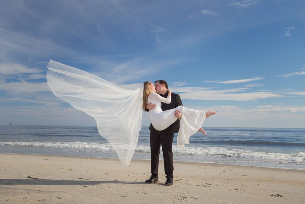 beach elopement couple in ocean isle beach